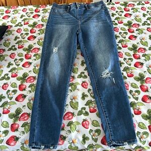 Cute high rise jeans!